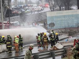 La tarde del miércoles, un camión cisterna con capacidad de 49 mil 500 litros volcó y explotó en la Calzada Ignacio Zaragoza, a la altura del Puente de la Concordia, en la alcaldía Iztapalapa. EFE / M. Guzmán