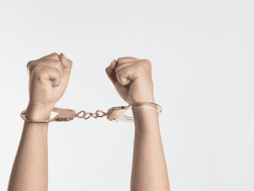 El agresor recibió una sentencia condenatoria de 21 años, un mes y diez días de prisión. Unsplash