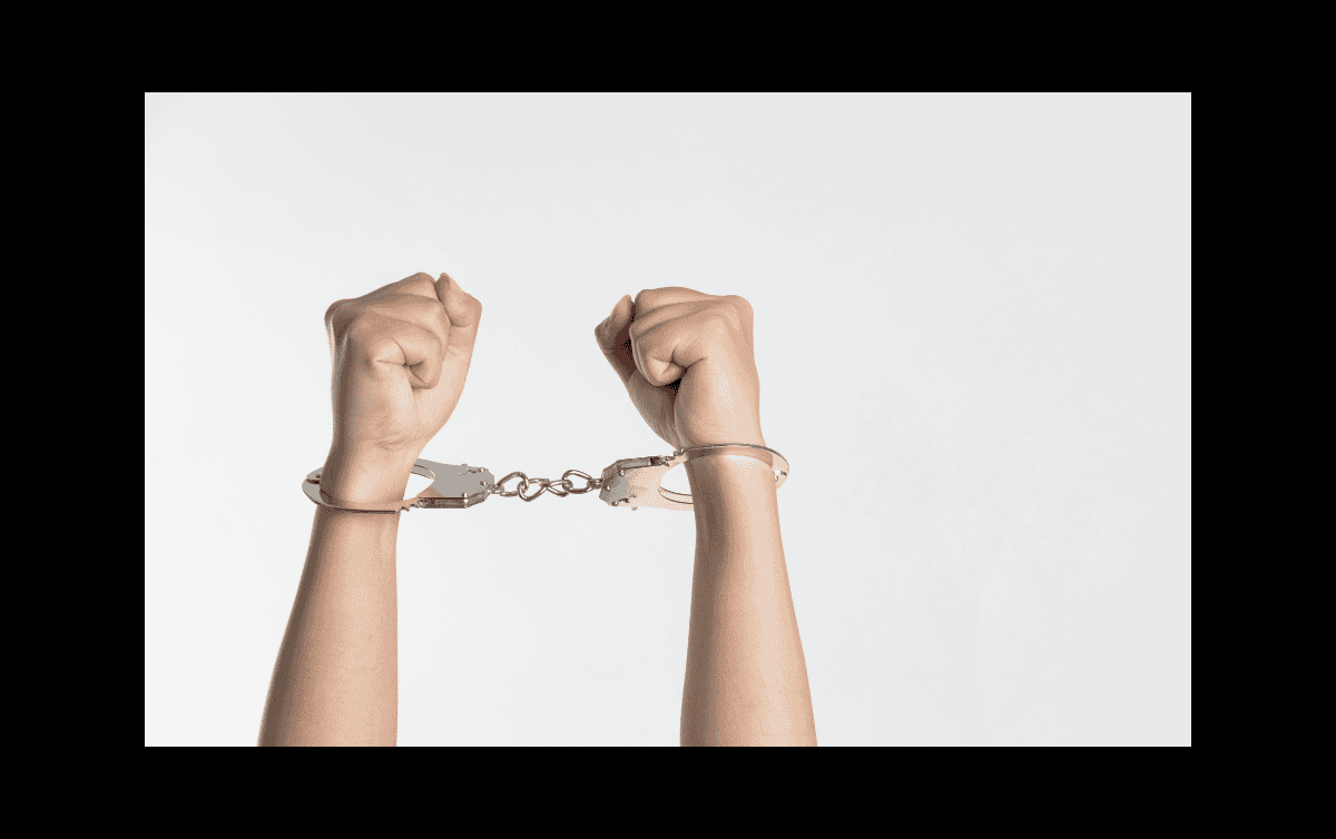 El agresor recibió una sentencia condenatoria de 21 años, un mes y diez días de prisión. Unsplash