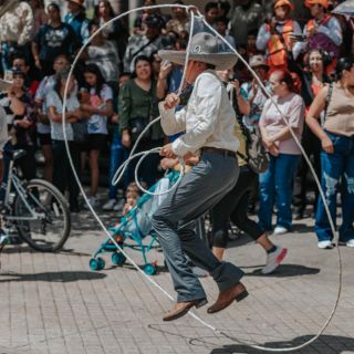 Celebran con desfile por el Día de la Bandera de Jalisco y la Charrería