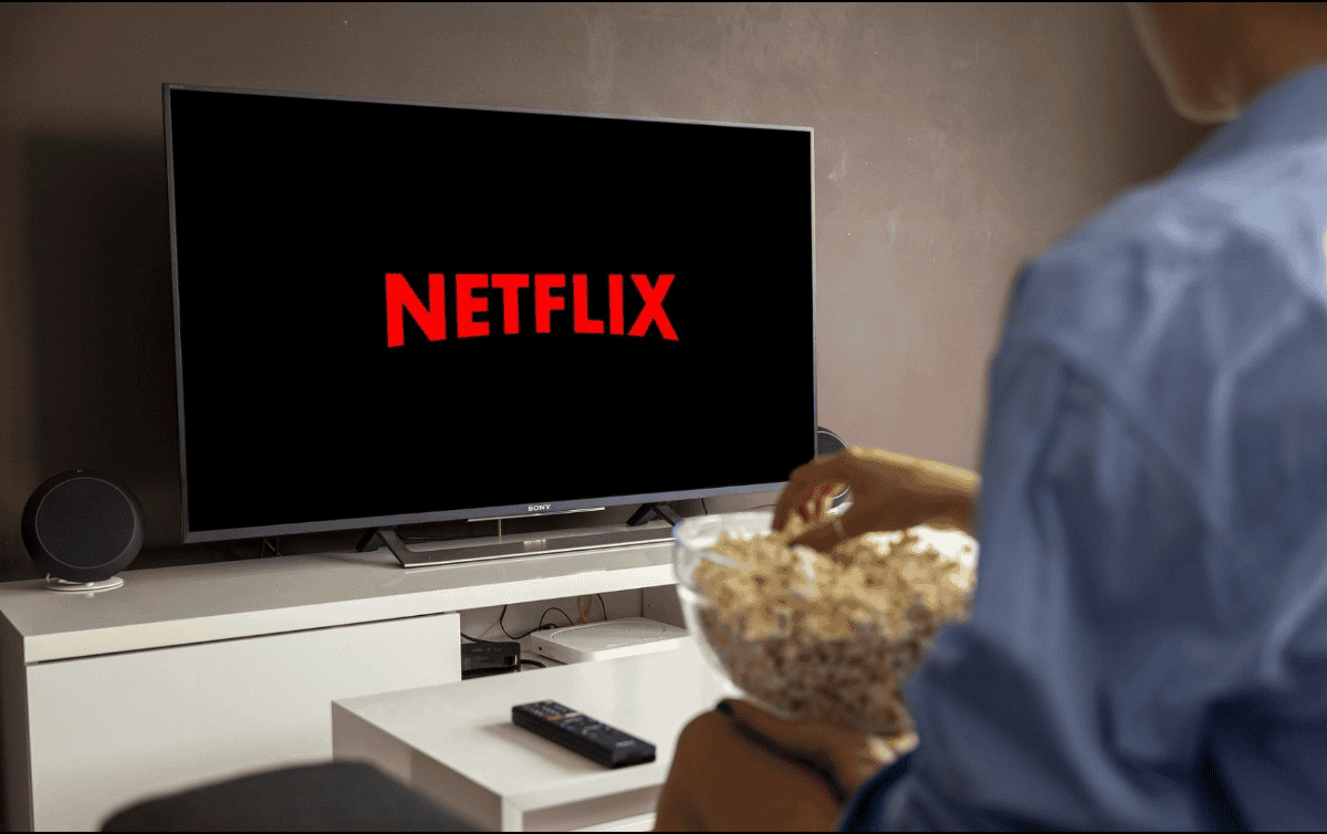 Netflix es un servicio de streaming por suscripción que ofrece un amplio catálogo de películas, series, documentales y más. Pixabay