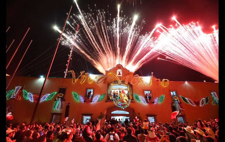 El presidente municipal de Zapopan, Juan José Frangie, encabezó la ceremonia del 215 aniversario del Grito de Independencia en el centro de aquel municipio. X / @JuanJoseFrangie