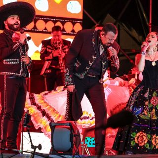 Entre besos, baile y despecho, los Aguilar estremecen al corazón de Guadalajara