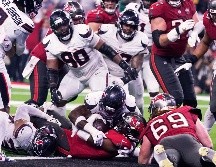 Rachaad White anotó la carrera de dos yardas con la que los Buccaneers dieron la vuelta al marcador. AP/E. Smith