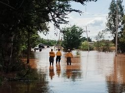 La nueva víctima habría tratado de cruzar una corriente mientras circulaba en su moto, razón por la que habría sido arrastrado por el agua. ESPECIAL / PC JALISCO