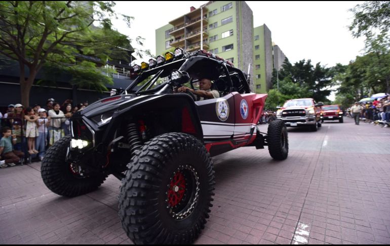 Además del desfile de personal, se desplegaron los vehículos parte de las distintas dependencias. ESPECIAL / Protección Civil Jalisco