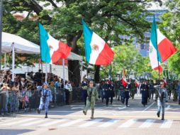 El desfile contó con la presencia de cuatro mil 077 elementos entre militares y civiles, 437 vehículos, entre otros. EL INFORMADOR / J. Acosta