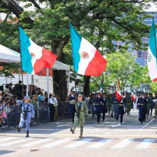 Familia viaja desde Guanajuato para disfrutar el desfile de GDL