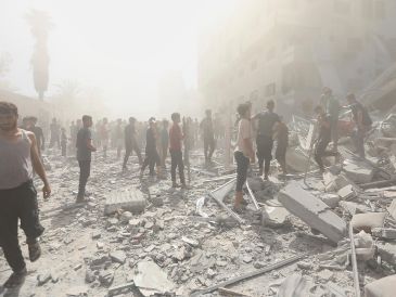 Los ataques han derribado torres de gran altura en áreas densamente pobladas con campamentos de tiendas donde se refugian miles de palestinos. Israel afirma que Hamás utilizaba las torres para vigilar a las tropas. AP/Y. Zanoun