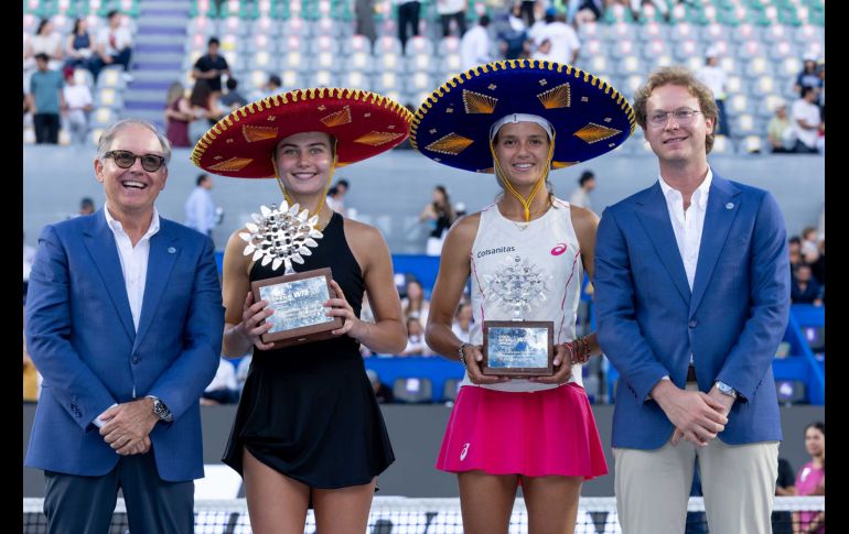 Gustavo Santoscoy Arriaga, Iva Jovic, Emiliana Arango y Gustavo Santoscoy García. GENTE BIEN JALISCO / J. Reyes