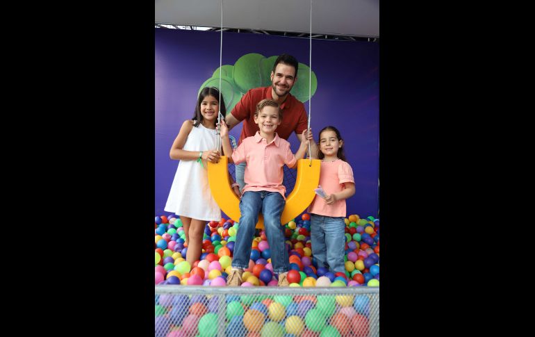 Juliana, Alfredo, Macarena y Alfredo Franco. GENTE BIEN JALISCO / C. Jimeno