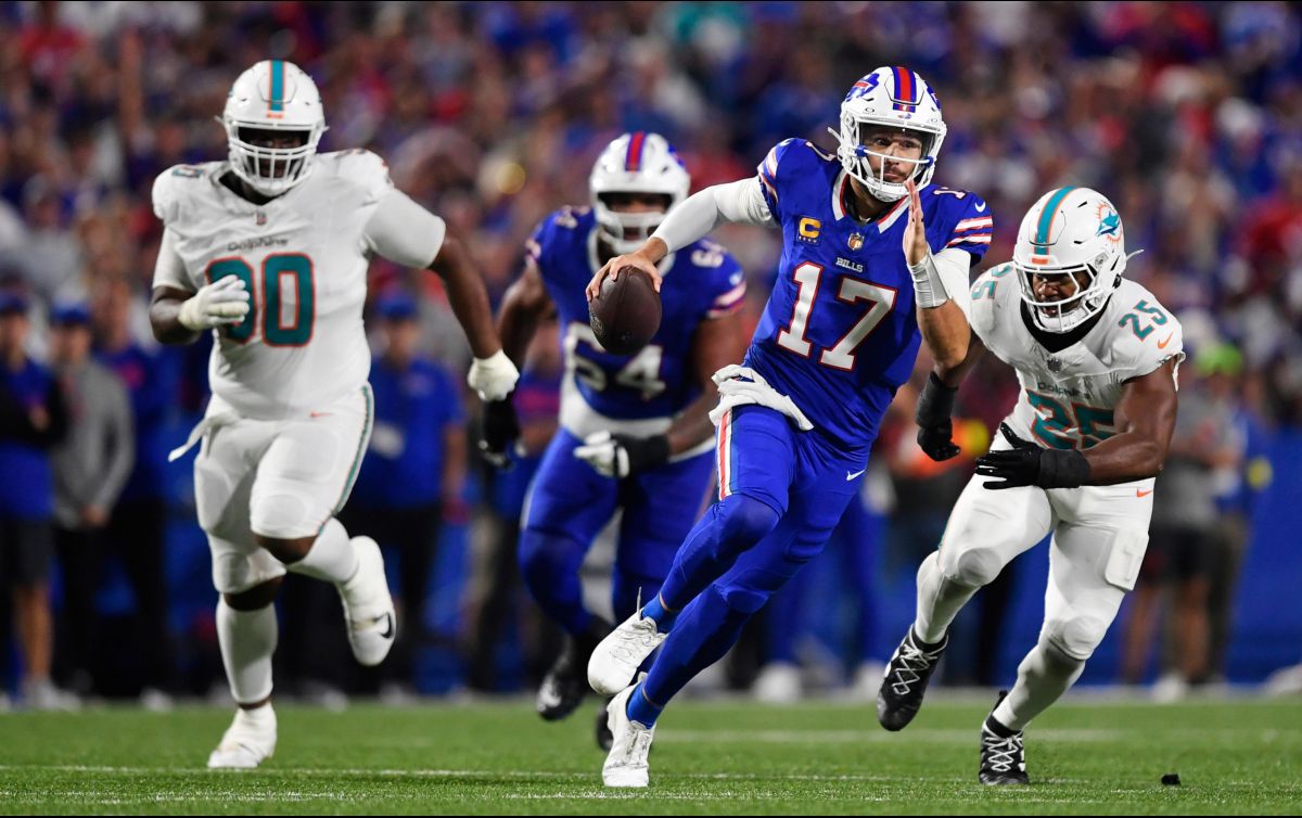 Allen completó 22 de 28 pases -tres de ellos para 'touchdown'- para 213 yardas. AP/A. Kraus