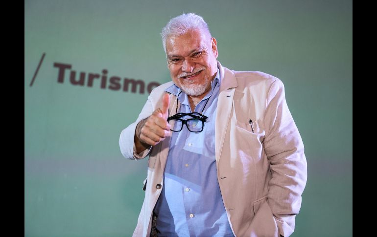 Al finalizar la Master Class, Michelle Friedman Hirsch, secretaria de Turismo de Jalisco, entregó un reconocimiento al actor y destacó la importancia de su presencia en este encuentro. EL INFORMADOR/ A. Navarro