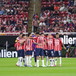 Chivas enfrenta a Toluca en un duelo clave y lleno de riesgos