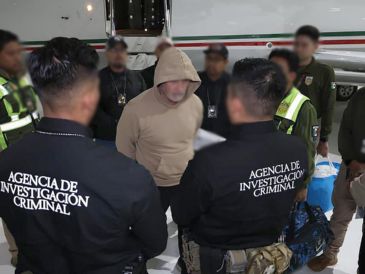 Hermán Bermúdez Requena en su llegada al aeropuerto de Toluca. La Fiscalía General de Tabasco busca la imputación formal y la vinculación a proceso del presunto líder del grupo criminal La Barredora. EFE/ Secretaria de Seguridad y Protección Ciudadana