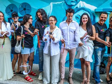 Con el fin de llevar el arte a los espacios públicos de Puerto Vallarta, colectivos artísticos y creadores locales trabajan en la intervención de murales vinculados al cine. EL INFORMADOR / A. Navarro