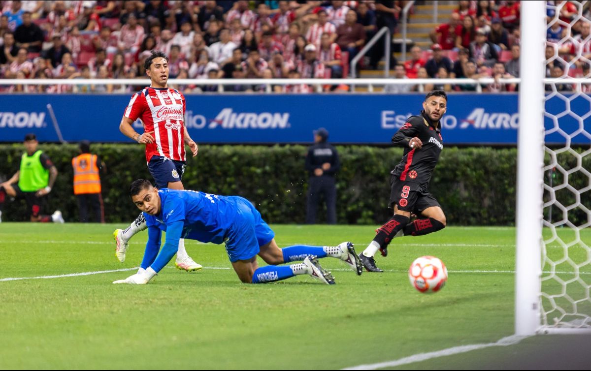 Chivas se marchó entre abucheos, en la que fue su peor exhibición desde el inicio del proyecto de Gabriel Milito. IMAGO7.