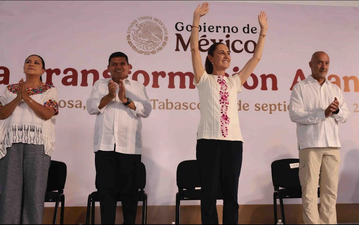 La presidenta Claudia Sheinbaum durante su gira “La transformación avanza”, acompañada por autoridades locales. SUN/Cortesía Presidencia