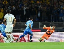 Keylor Navas detuvo el tiro penal de Nicolás Ibáñez, pero dejó el balón suelto, lo que fue aprovechado por Ángel Correa para anotar el gol del empate. IMAGO7/