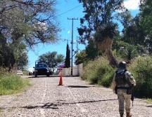 Los fallecidos portaban vestimenta táctica, quienes se presume eran integrantes del Cártel Nueva Generación. ESPECIAL