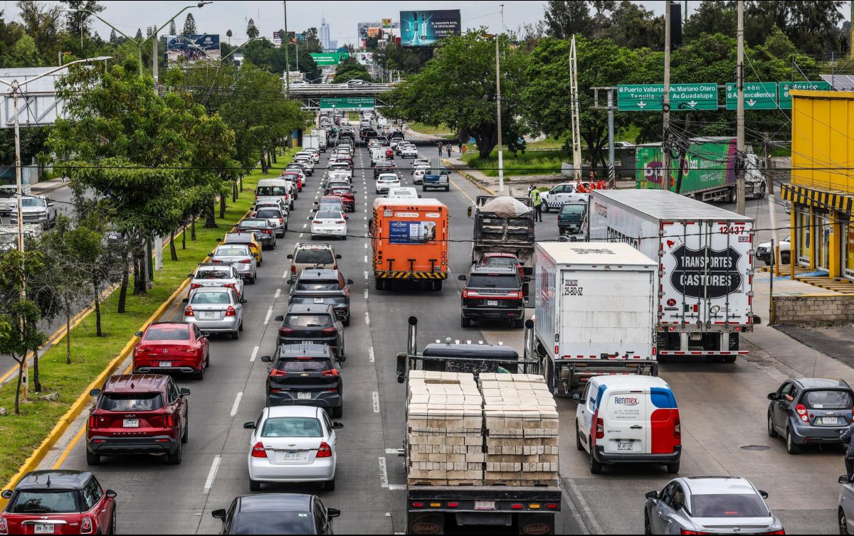 El experto explicó que un segundo piso atraería más vehículos y sería una solución a corto plazo, que con el tiempo volvería a colapsar a López Mateos. EL INFORMADOR / ARCHIVO