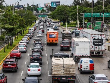 El experto explicó que un segundo piso atraería más vehículos y sería una solución a corto plazo, que con el tiempo volvería a colapsar a López Mateos. EL INFORMADOR / ARCHIVO