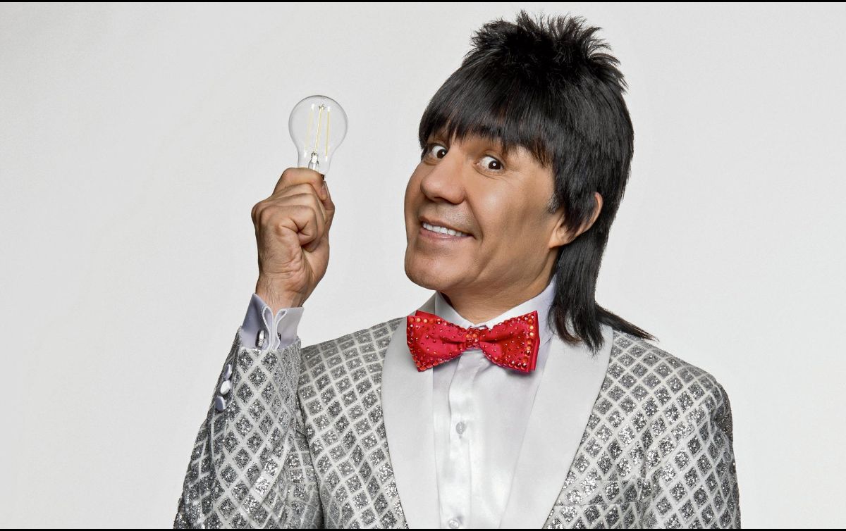 Adrián Uribe retoma su personaje de “El Vítor” en este nuevo concurso de agilidad mental para toda la familia. CORTESÍA/ Televisa