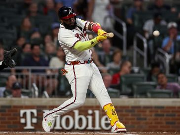 Marcell Ozuna batea un sencillo productor de una carrera en la tercera entrada. AP/C. Hubbard