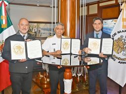 Jesús Antonio Esteva Medina, Raymundo Pedro Morales Ángeles, y Antonio Martínez Dagnino en la firma. ESPECIAL