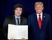 El mandatario de Argentina, Javier Milei (i), junto al presidente de los Estados Unidos, Donald Trump, durante una reunión este martes, en Nueva York. EFE/Presidencia de Argentina
