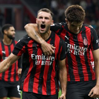 Santi Giménez termina con su sequía goleadora