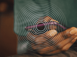 La radiación de celulares es una preocupación vigente que merece atención, aunque actualmente no existe evidencia científica definitiva que confirme efectos graves a largo plazo. CANVA