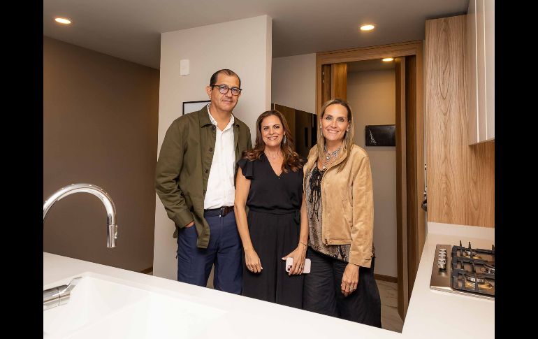 Carlos Flores, Mónica Villaseñor y Yolanda Saracho. GENTE BIEN JALISCO / A. Rodríguez