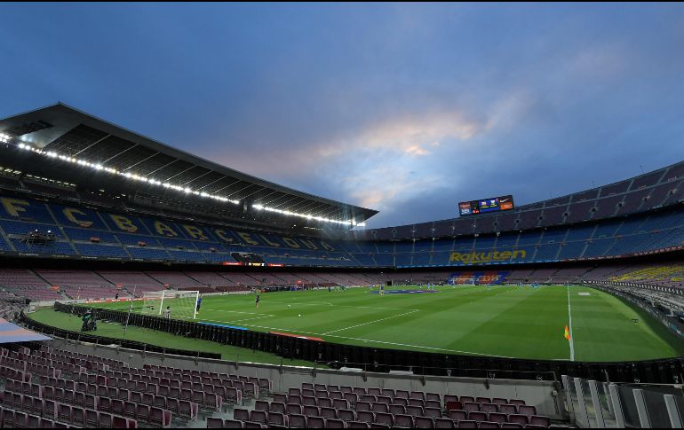 Dieciséis meses después de la fecha programada, el Barcelona sigue sin poder pisar su cancha, lo que aumenta sus problemas financieros. AFP / ARCHIVO