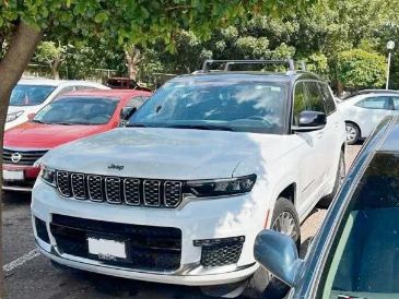 Una camioneta de lujo, el vehículo en el que viajaba la menor con sus escoltas. ESPECIAL