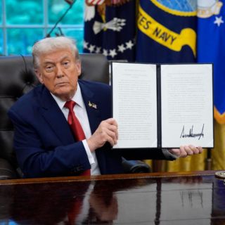 TikTok se queda en EU; Trump firma acuerdo para blindar datos de usuarios