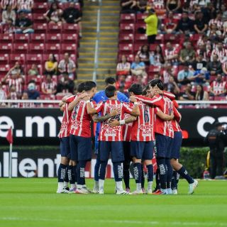 ¿Quiénes son los elementos convocados de Chivas para el juego ante Puebla?