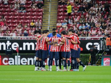 De cara al compromiso de este viernes ante Puebla, el director técnico de Chivas, Gabriel Milito, dio a conocer su lista de convocados. IMAGO7.