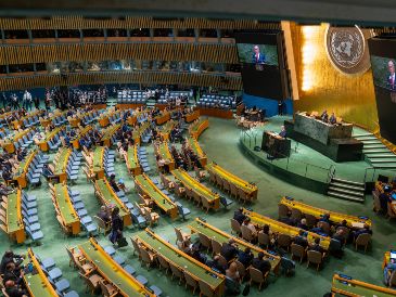 El primer ministro de Israel, Benjamin Netanyahu, habla en la Asamblea General de la Organización de las Naciones Unidas (ONU) este viernes. EFE/A. Colmenares