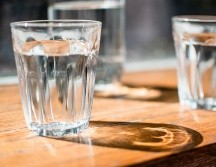 Así puedes distribuir 8 vasos de agua para beber durante el día. UNSPLASH / J. LINO