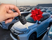 Los expertos recomiendan hacer una búsqueda integral de las necesidades y no solo centrarse en el precio antes de adquirir un auto nuevo. ESPECIAL / CANVA