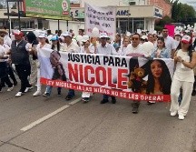 La marcha caminó por el centro de Durango hasta la plaza de Armas, donde en todo momento se gritaron consignas de apoyo a la familia y de exigencia de justicia. ESPECIAL