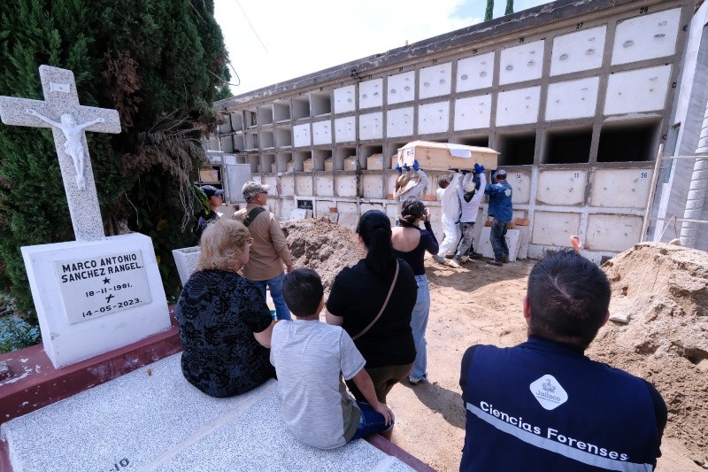  Se llevaron a cabo las tareas de inhumación en tumbas verticales, de forma individual, plenamente ubicado y donde sus familiares podrán acudir. ESPECIAL / Seguridad Jalisco