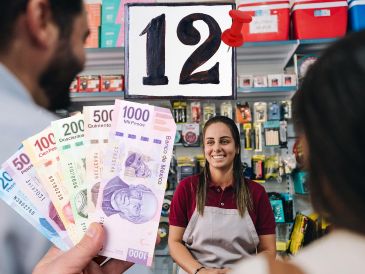 Trabajar el 12 de octubre en México genera dudas sobre el pago extra. ESPECIAL / CANVA
