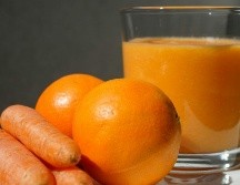 Descubre los beneficios del jugo de naranja con zanahoria. UNSPLASH / V. FILIPOVIC