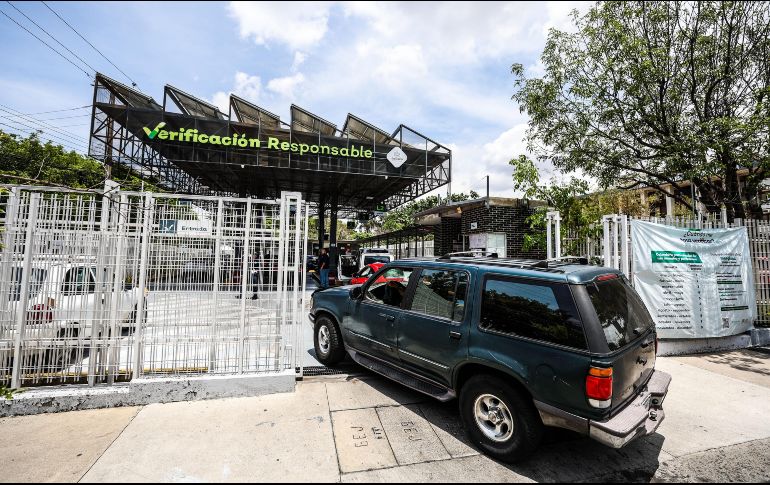 El Gobierno de Jalisco mantiene durante 2025 su compromiso con el cuidado ambiental a través del programa de Verificación Vehicular, iniciativa que busca disminuir las emisiones contaminantes y contribuir a una mejor calidad del aire. EL INFORMADOR / ARCHIVO