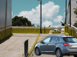 El consumo de gasolina aumenta por el sobresfuerzo del motor para alcanzar mayores velocidades. ESPECIAL / CANVA