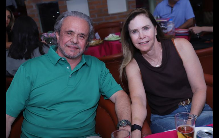 Luis Larios y Montserrat Moragrega. GENTE BIEN JALISCO / Torneo de golf “Por más sonrisas”
