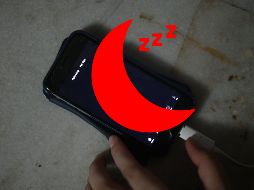 Apagar tu celular periódicamente podría mejorar la eficiencia del mismo. AFP / ARCHIVO