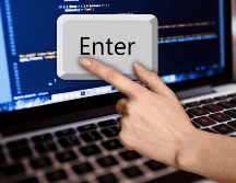 Al elegir conscientemente qué consumir, se reduce el estrés y la ansiedad asociados con la sobrecarga informativa. ESPECIAL / CANVA